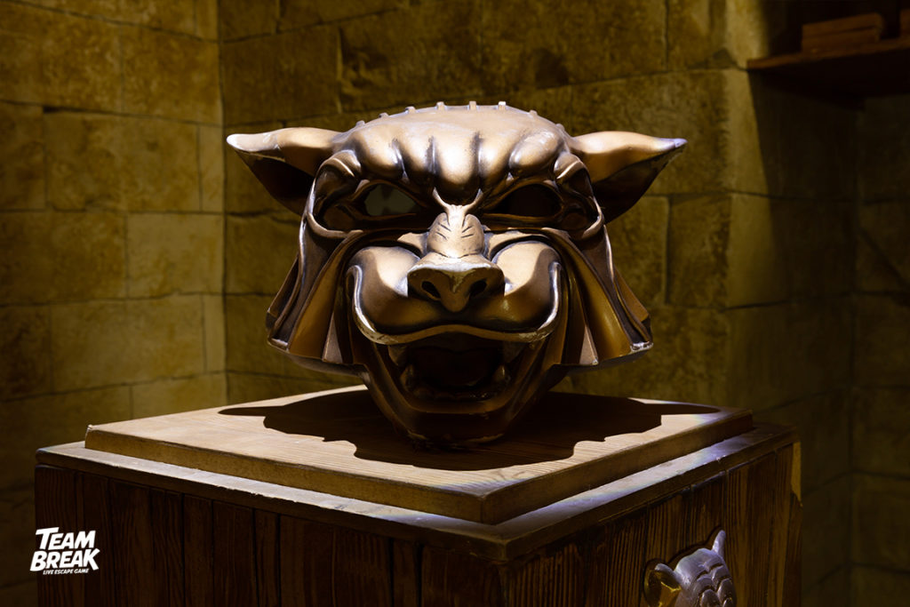 La tête de tigre dorée de la salle Fort Boyard à Lille