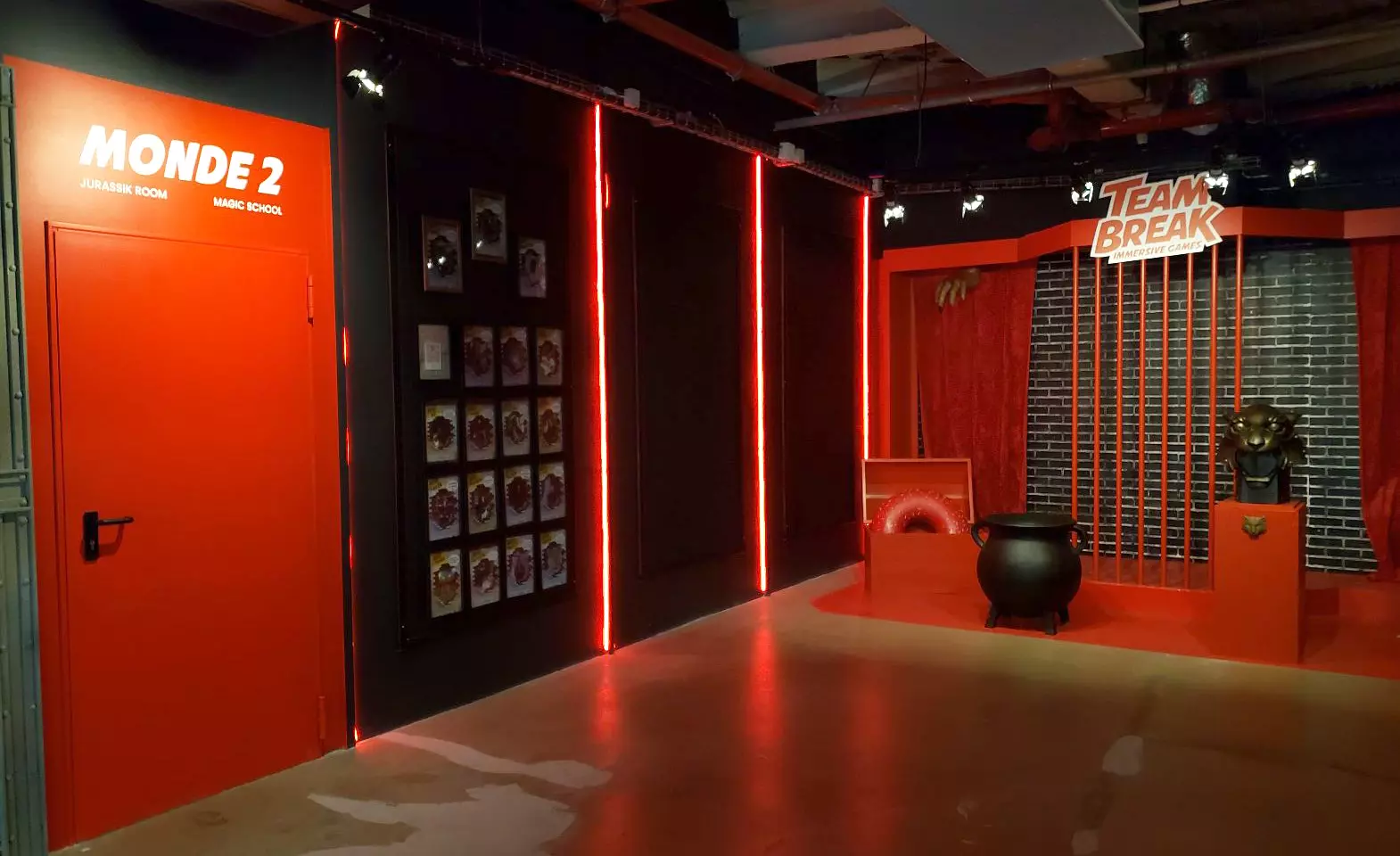 Le couloir des salles et le photobooth de Team Break Aéroville
