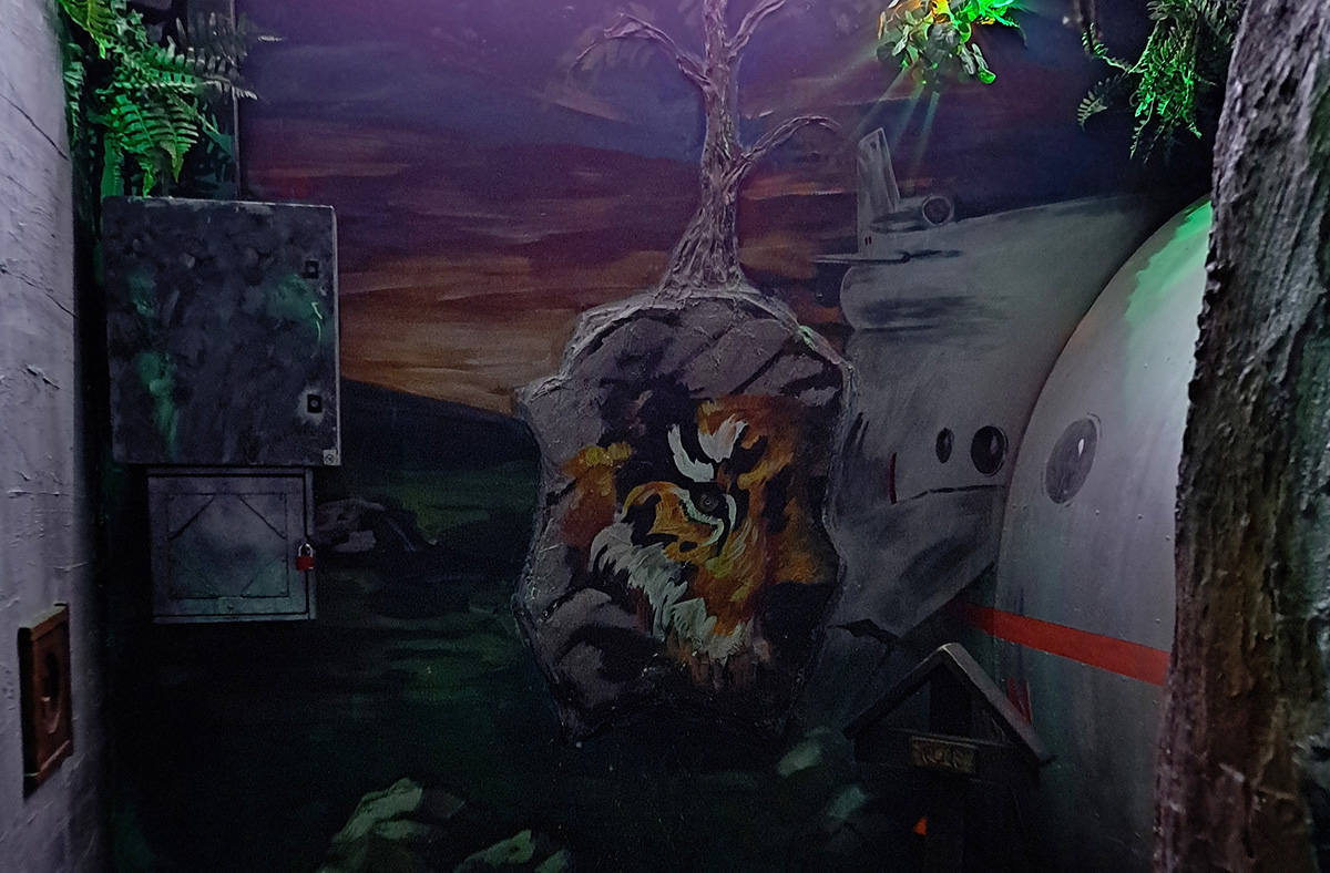 La fresque de jungle et le tigre peint, salle Lost à Lille
