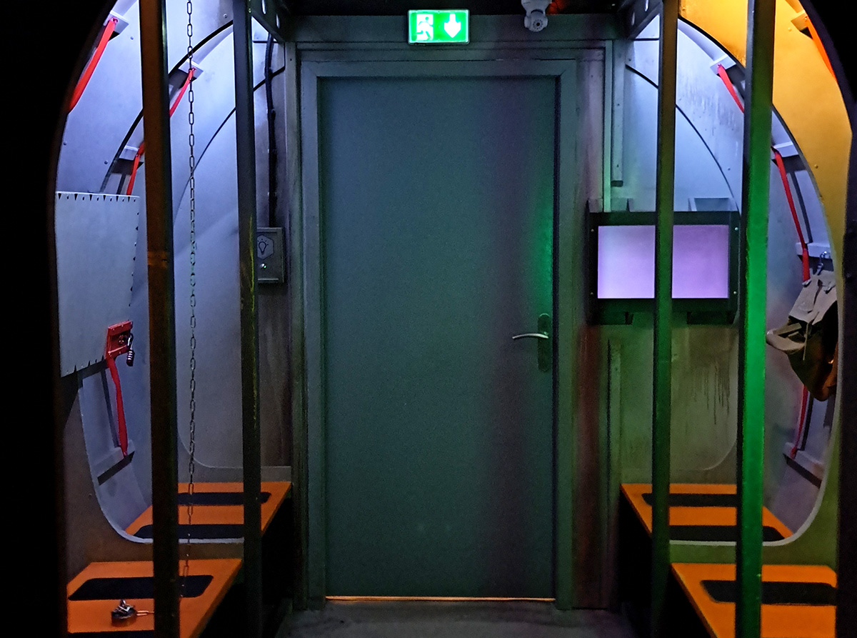 Le fuselage de l’avion échoué, salle Lost à Lille