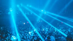 Blind test musique : la playlist ultime pour animer votre soirée